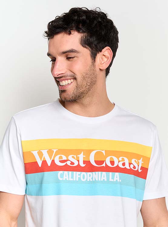 POLERA CUELLO REDONDO PRINT AL PECHO ROBERT LEWIS