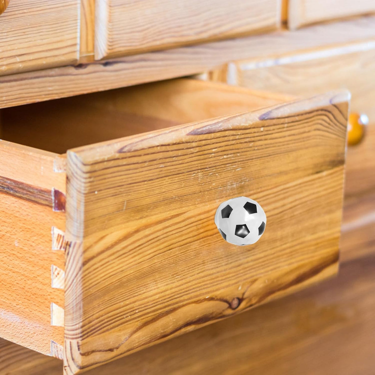 Set de 4 Perillas de Cerámica con Diseño de Balón de Fútbol para Muebles Infantiles