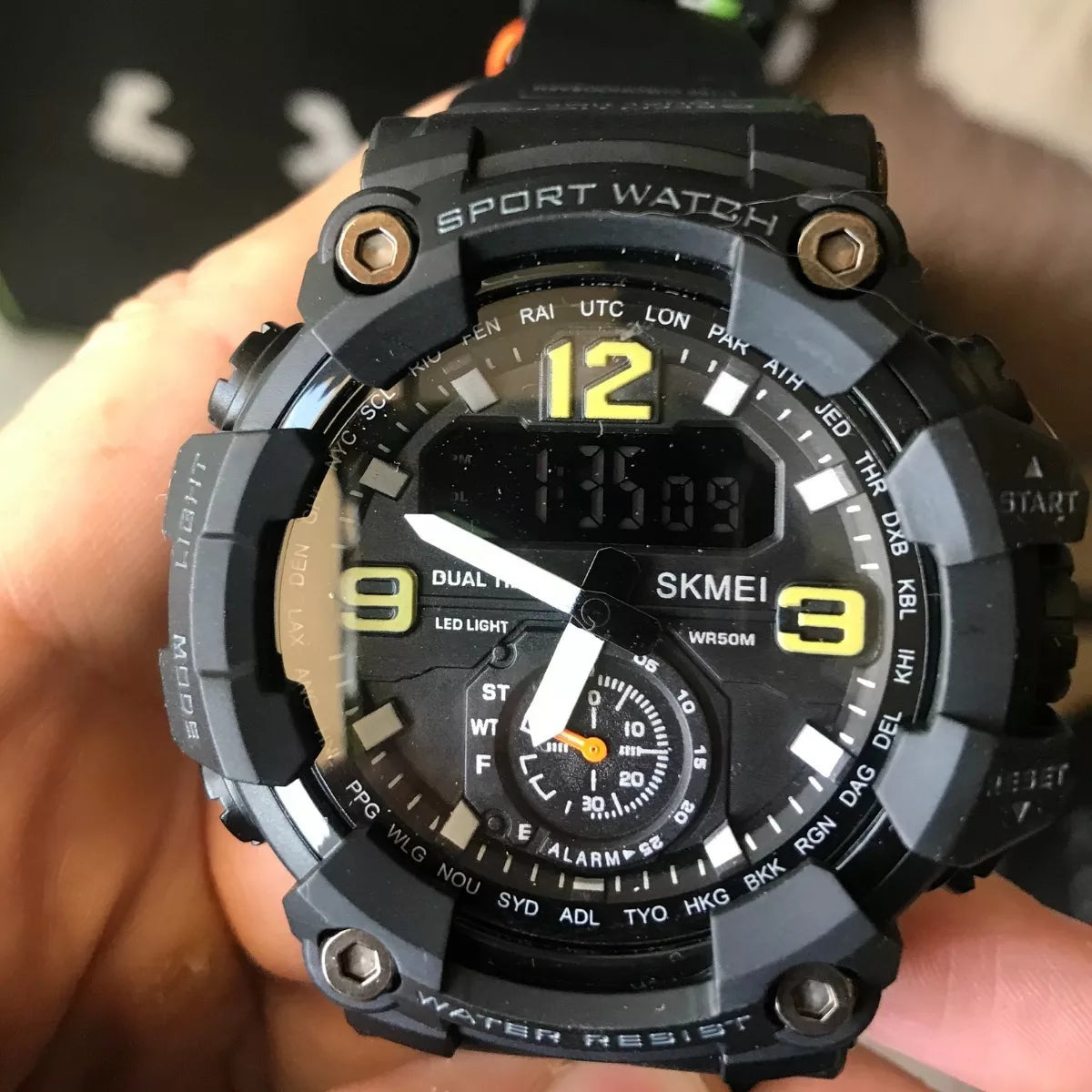 Reloj pulsera Skmei 1637 con correa de poliuretano color negro