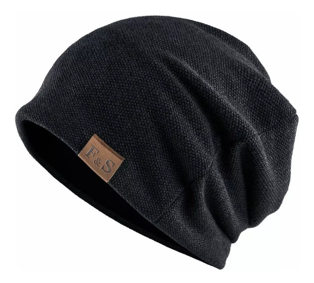 Gorro En Tela Texturada Con Forro Interno De Polar Negro