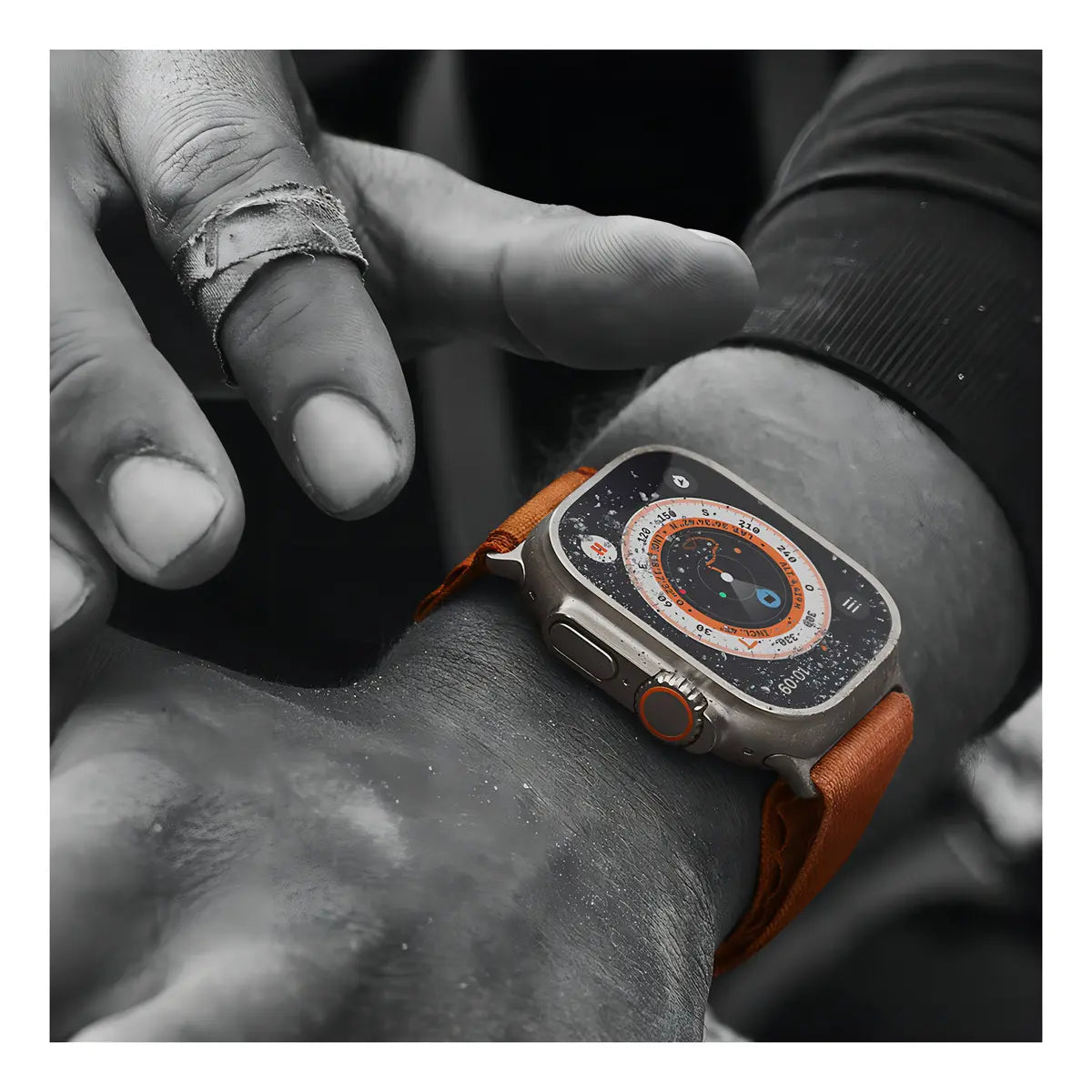Apple Watch Ultra GPS 1ª Generacion - Caja de titanio 49 mm - Correa Ocean blanca REACONDICIONADO