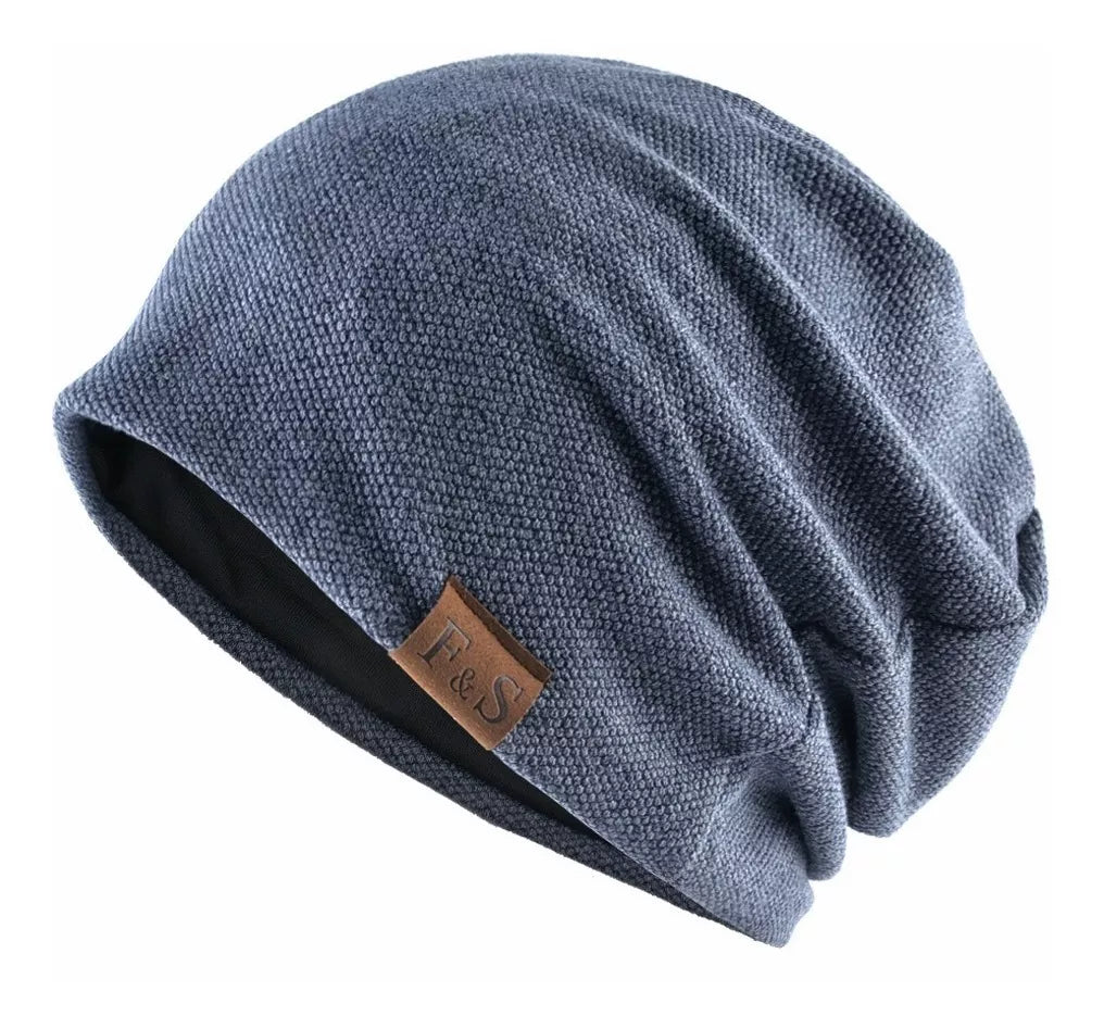 Gorro En Tela Texturada Con Forro Interno De Polar Negro