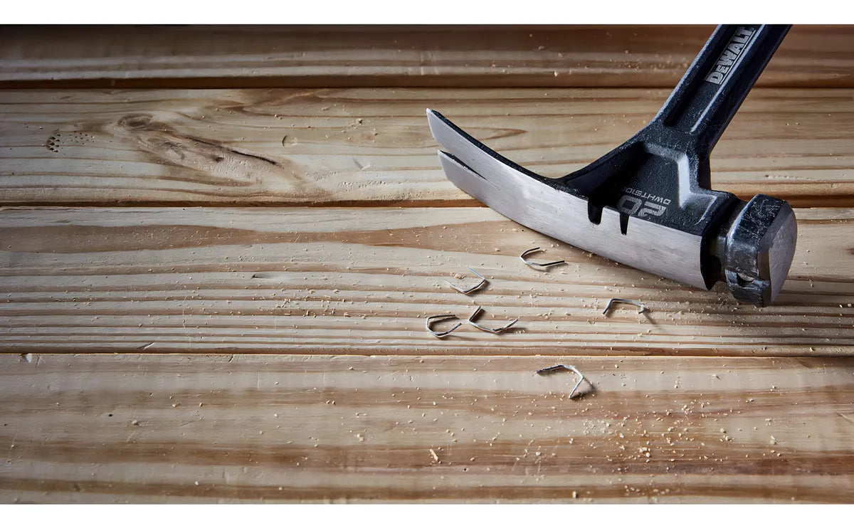 Martillo De Uña Recta Carpintero de Acero de 20 Onzas DeWalt DWHT51004