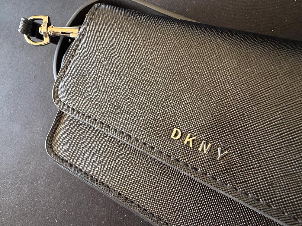 Banano Cinturon DKNY