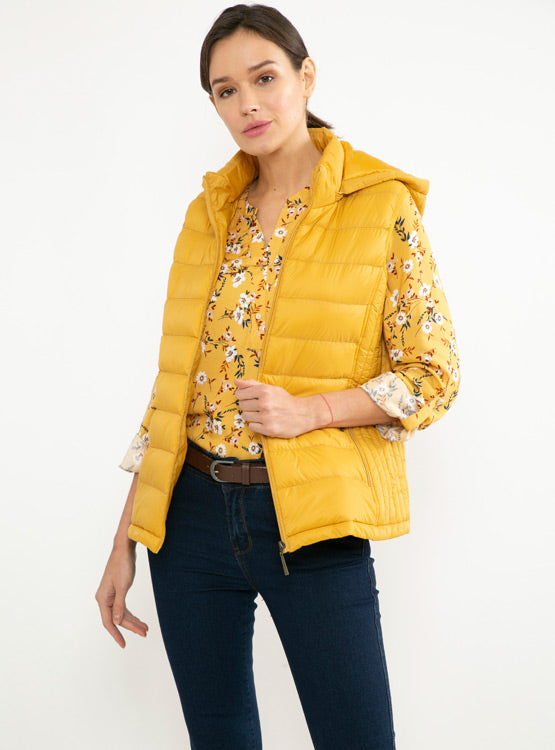 PARKA SIN MANGAS AZIZ CON QUILTED MOSTAZA