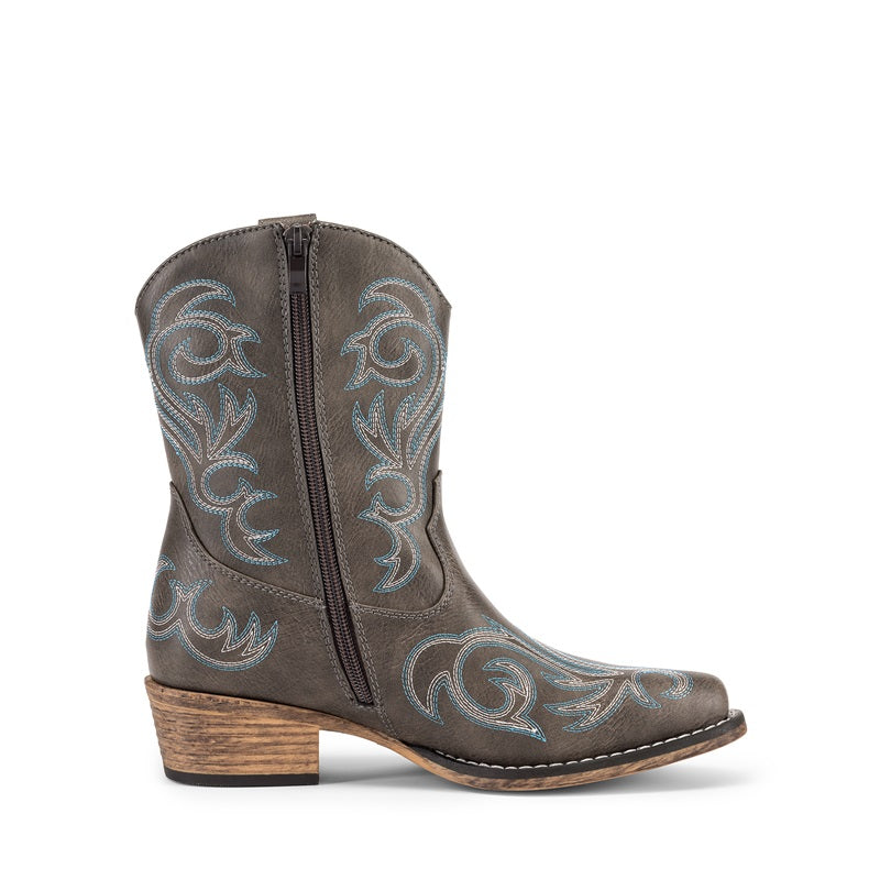 Botas vaqueras cortas de punta cuadrada estilo western.