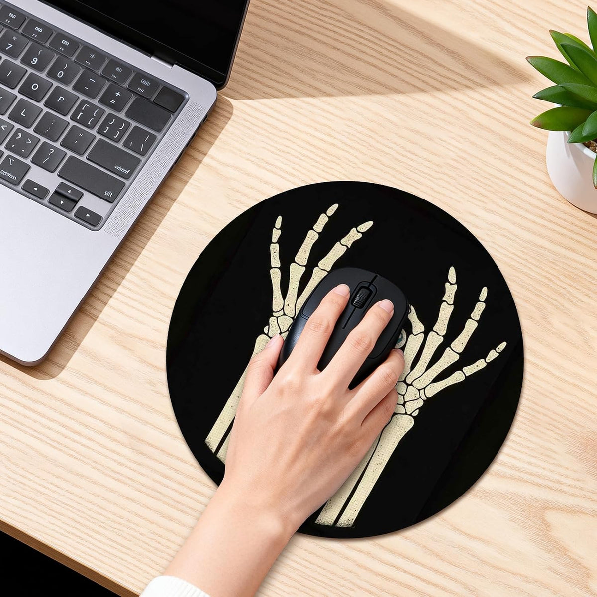 Mouse Pad Redondo 8x8 Pulgadas con Base Antideslizante – Diseño Skeleton Hands