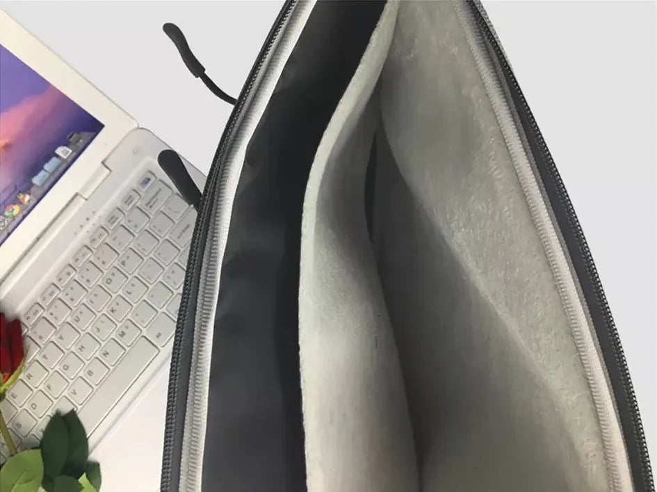 Funda Para Notebook 13 A 14 Con Bolsillos Cierres Y Asa