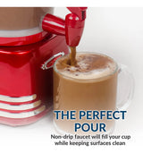 Máquina y dispensador de chocolate caliente Nostalgia Retro, 950 ml, color rojo