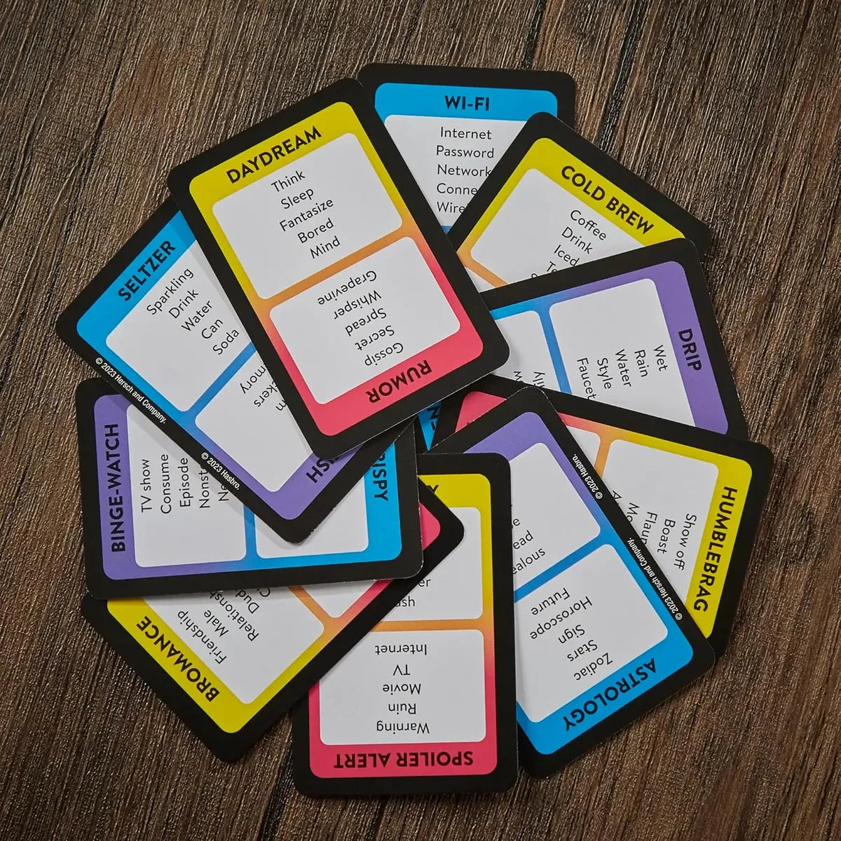 Hasbro Gaming Taboo Classic Game, Juego De Adivinanzas (Juego en ingles)