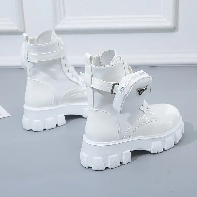 Botas Cortas para Mujer con Plataforma | Hebillas Decorativas y Bolsillo Lateral | Estilo Biker