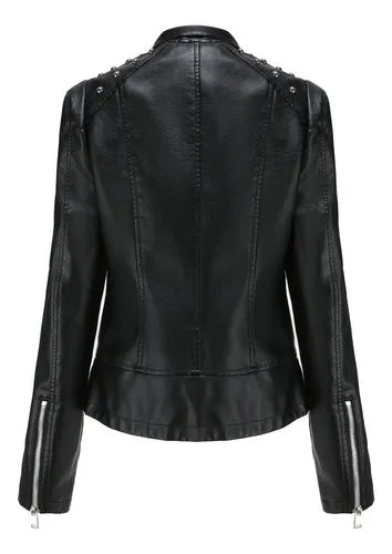 Chaqueta de cuero con remaches para mujer