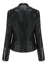 Chaqueta de cuero con remaches para mujer