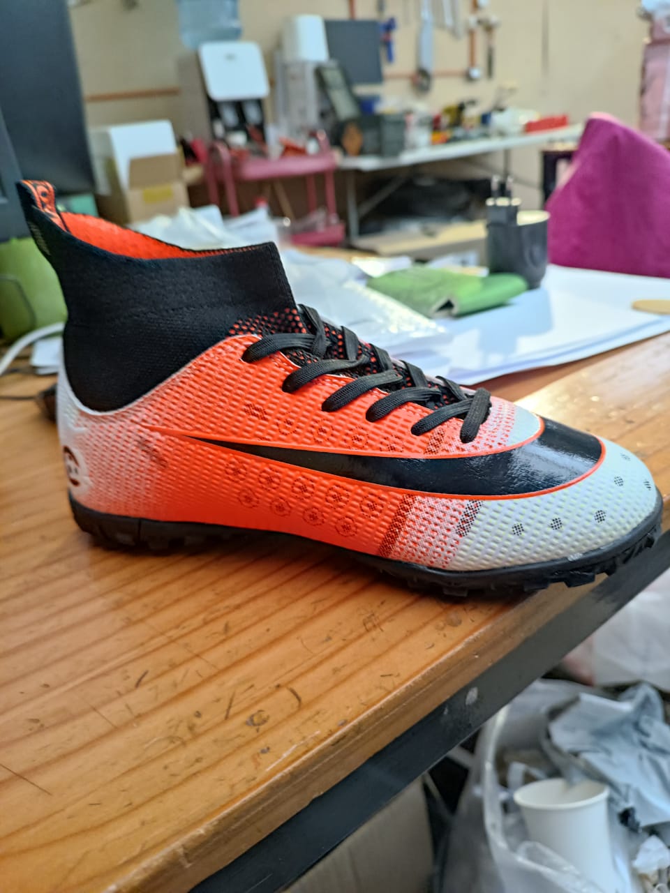 Zapatos de fútbol para hombre Zapatos de atléticos de fútbol Naranja.